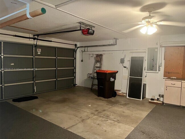 Building Photo - 10074 SW 62nd Ct