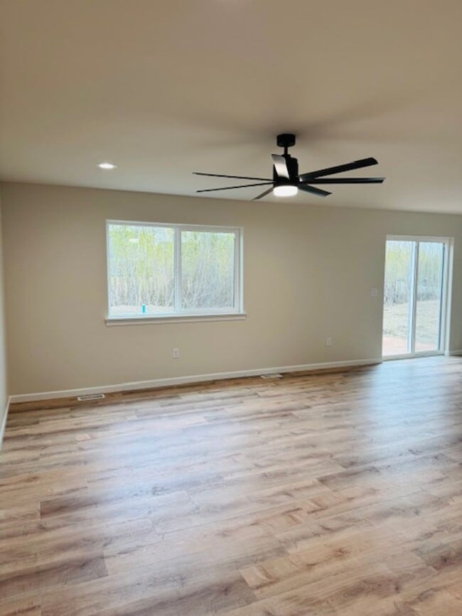 Building Photo - Brand New Duplex with upgraded finishes th...