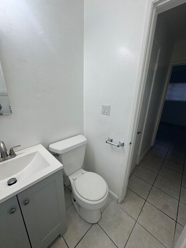 Building Photo - S 33rd