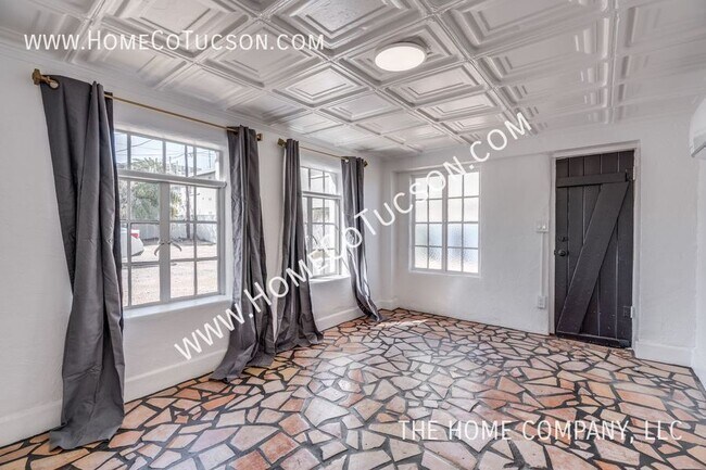 Building Photo - 940 E Florita St