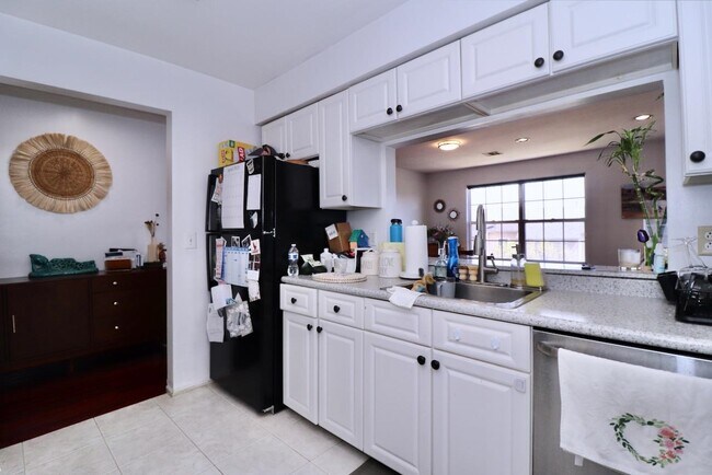 Building Photo - 64 Bergen Ridge Rd