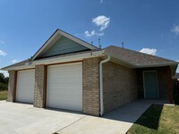 Building Photo - 1323 SW Oklahoma Ave