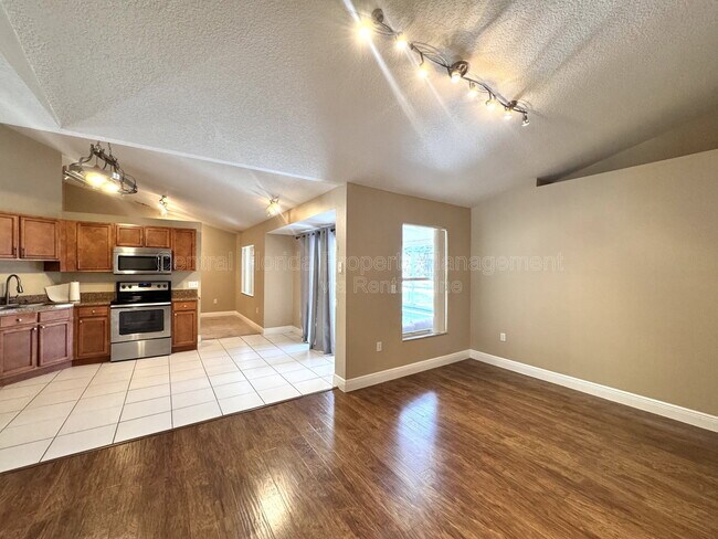 Building Photo - 820 Briargrove Ave