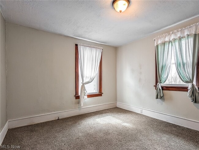 Building Photo - 1268 Pondview Ave