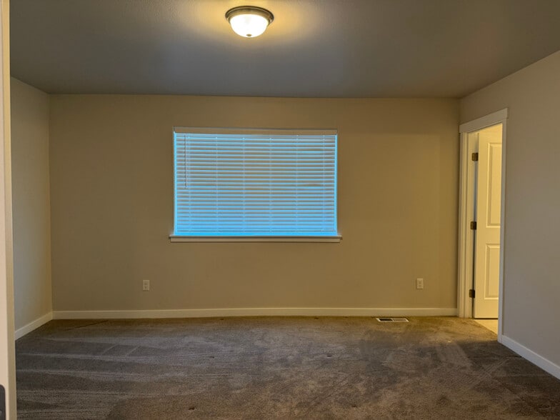 Building Photo - 5723 W Albany Pl