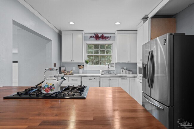 Building Photo - 1111 S Old Corry Field Rd