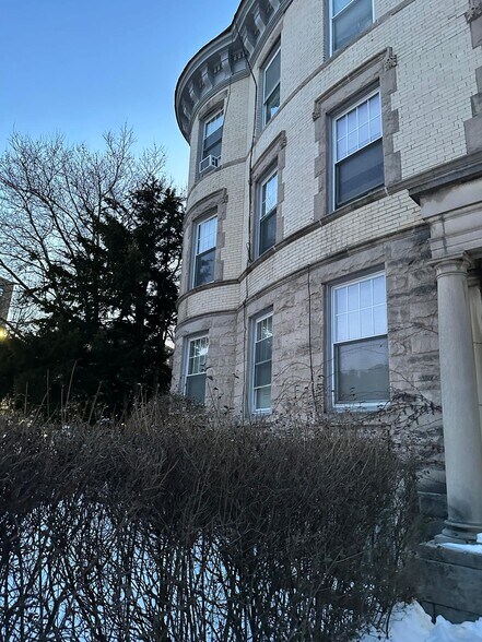 Building Photo - 1243 Beacon St