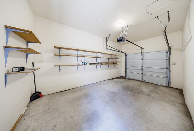 Building Photo - 727 Bunker Hill Rd