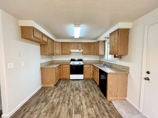 Building Photo - 925 Opalite Dr