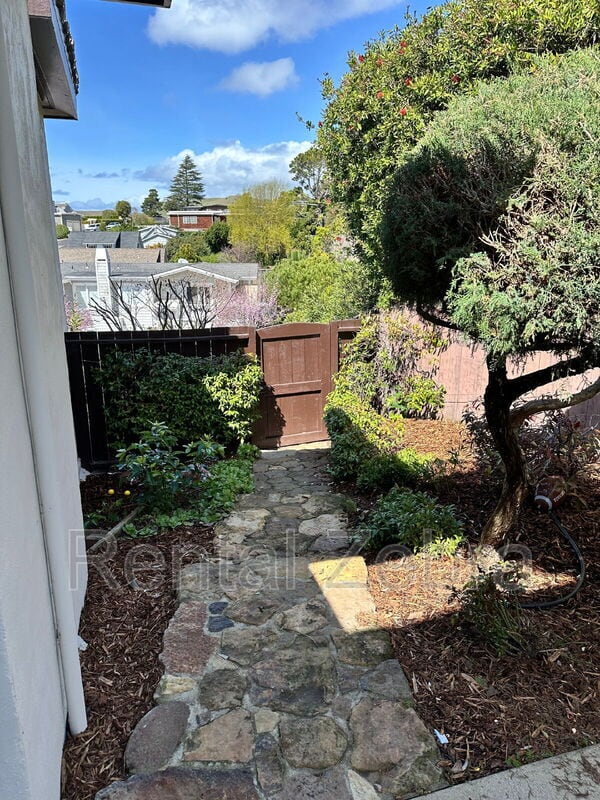 Building Photo - 561 Silverado Dr