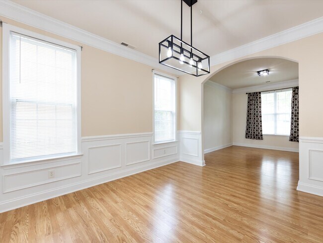 Building Photo - 10836 Clark Street
