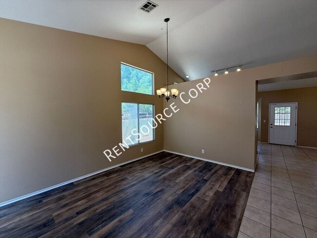 Building Photo - 38758 Almador Ct