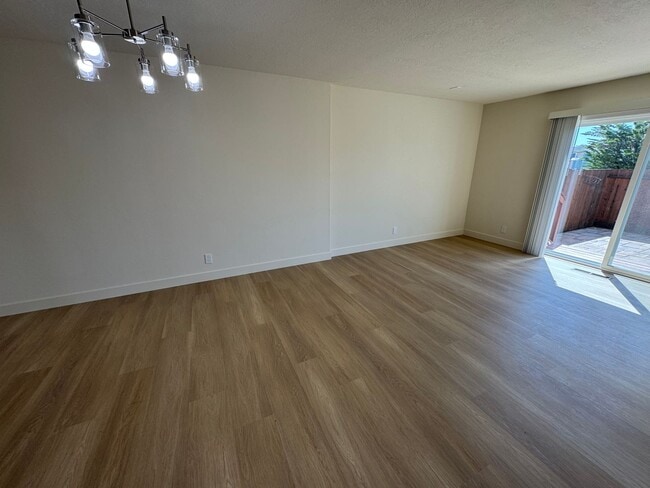 Building Photo - Beautifully Renovated 4-Bedroom Home in We...