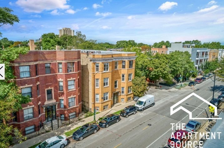 Building Photo - 1024 N Damen Ave