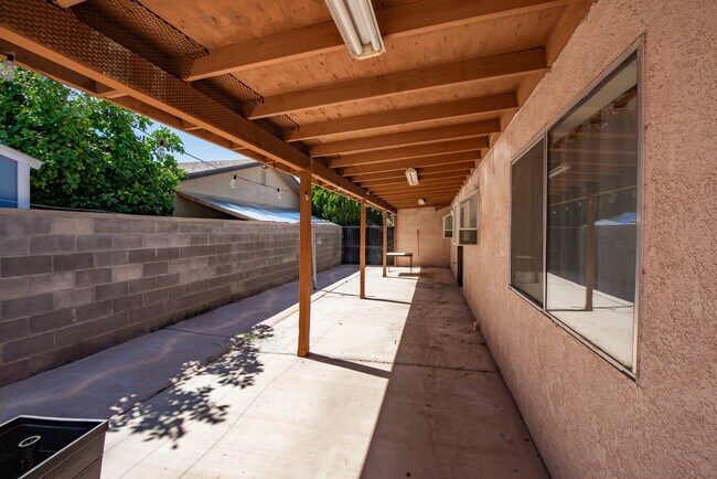 Building Photo - 4598 W 18th Ln