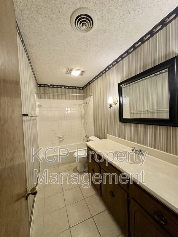 Building Photo - 4726 S U St