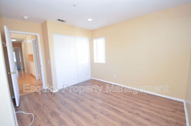 Building Photo - 93 Azusa Ave