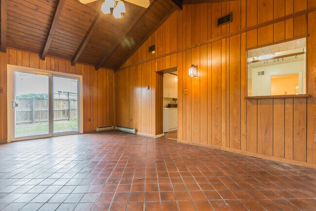 Building Photo - 9702 Bellevue Dr