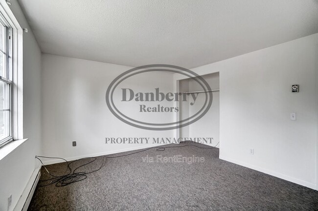 Building Photo - 1006 Ranch Dr