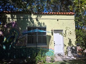 Building Photo - 4514 NE 1st Ave