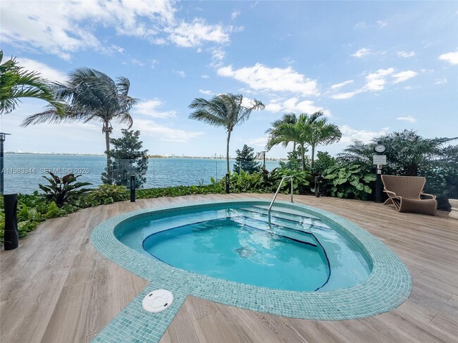 Building Photo - 700 NE 24th St