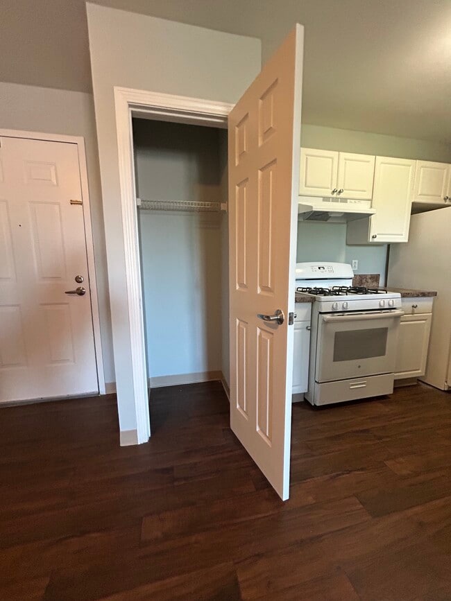 Building Photo - 2bed 2 bath