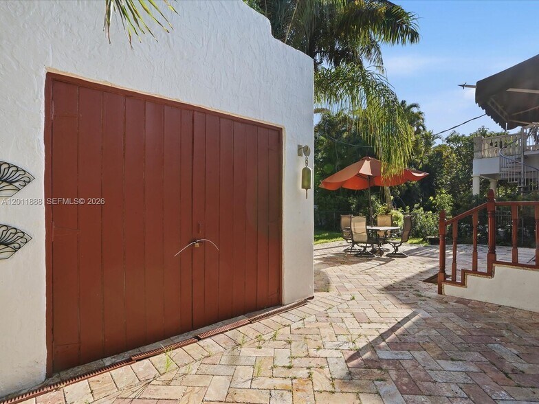 Building Photo - 1135 Asturia Ave