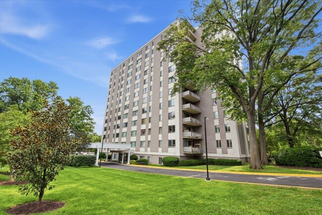 Building Photo - 8315 N Brook Ln