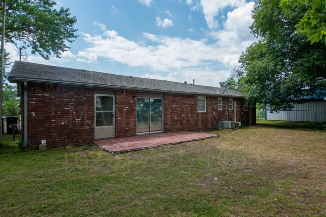 Building Photo - 3 Bedroom 2 Bath in Edna, KS