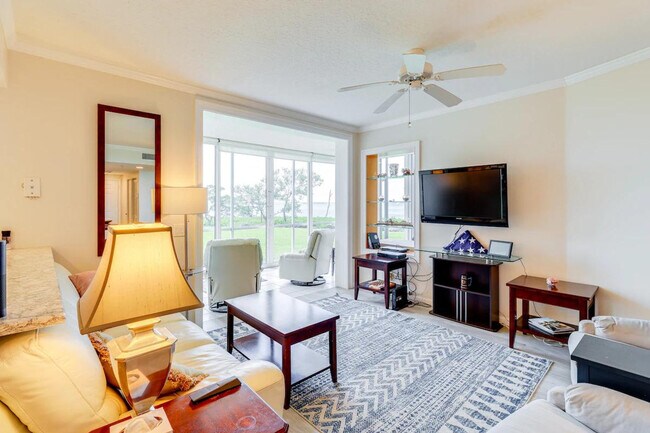 Building Photo - 5799 NE Island Cove Way