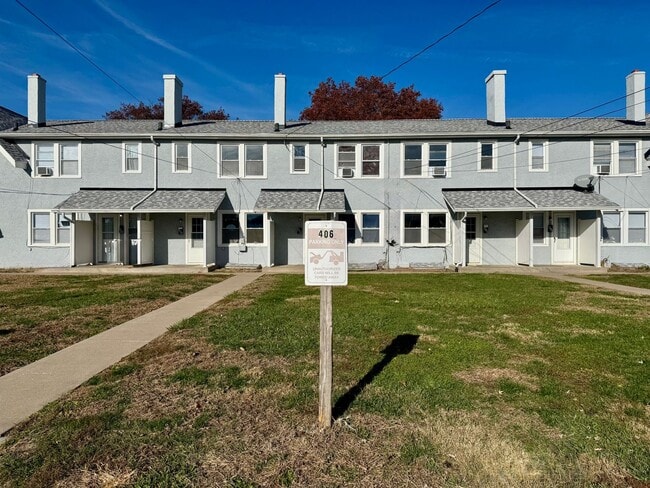 Building Photo - Updated 2BR Townhome Across from Stephens Park