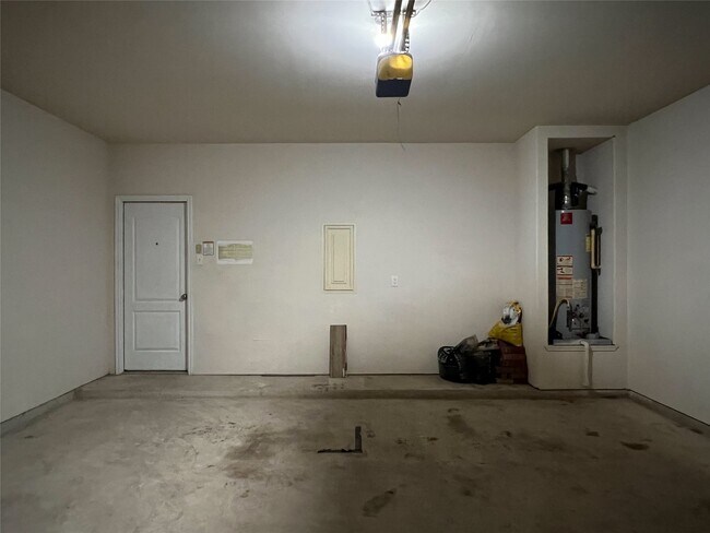 Building Photo - 15214 Bartlett Landing Dr