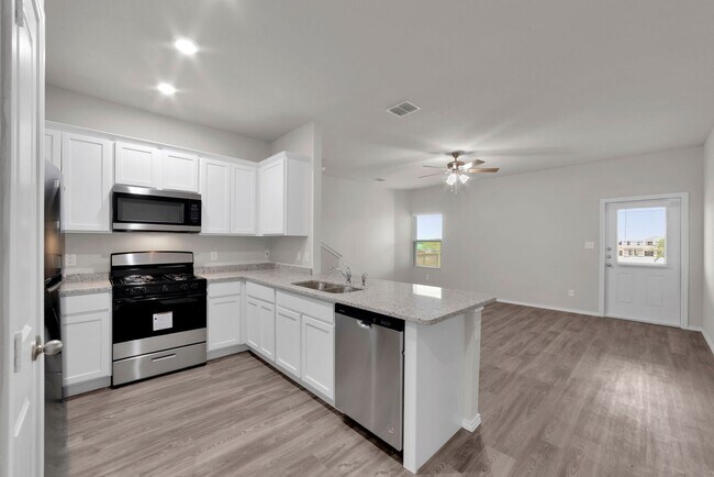 Building Photo - Welcome to Hunter Ranch!