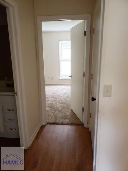 Building Photo - 989 Live Oak Dr