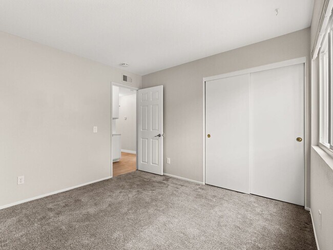 Building Photo - 5911 Rio Valle Dr