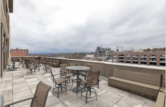 Building Photo - 401 W Watson St