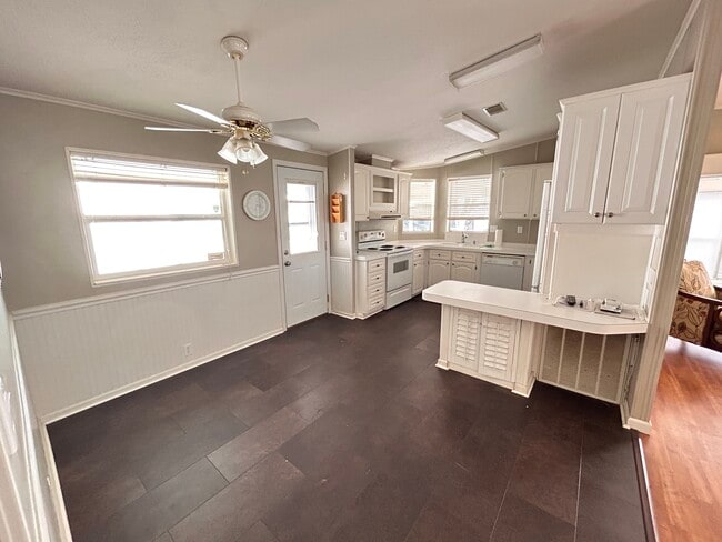 Building Photo - 38816 Bronco Dr