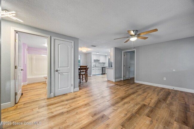 Building Photo - 826 Newfound Harbor Dr