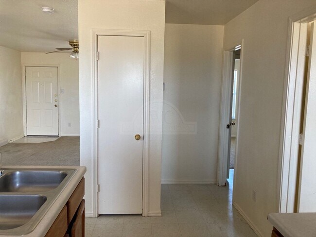 Building Photo - 5804 Greengate Dr