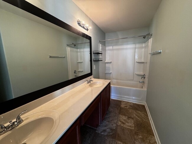 Building Photo - 3921 Village Park Ct