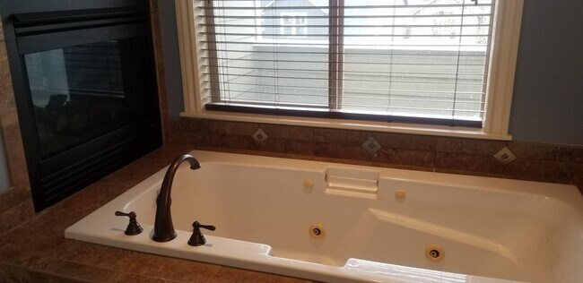 Building Photo - Camas Schools! Stunning Custom Home!  3 Be...