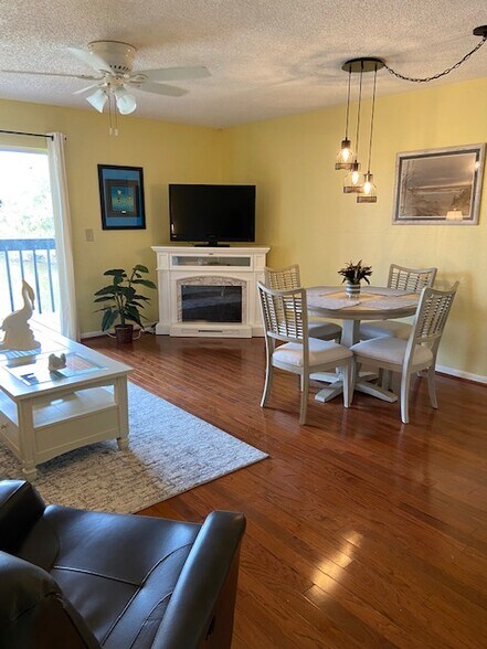 Building Photo - 200 Meres Blvd