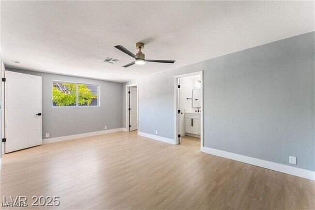 Building Photo - 915 Melrose Dr