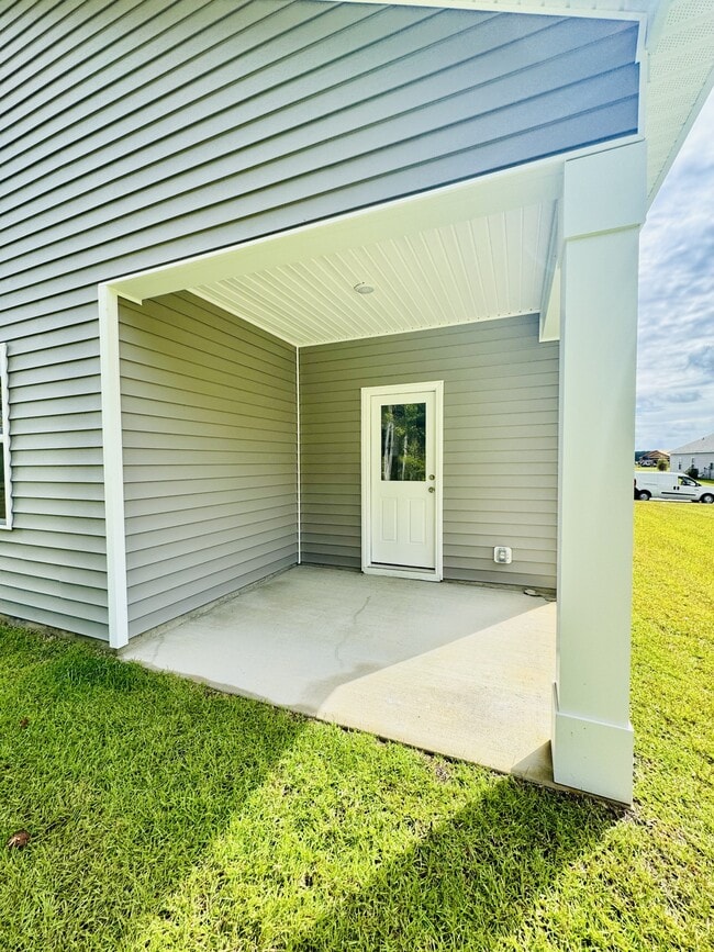 Building Photo - 554 Silver Pidgeon St