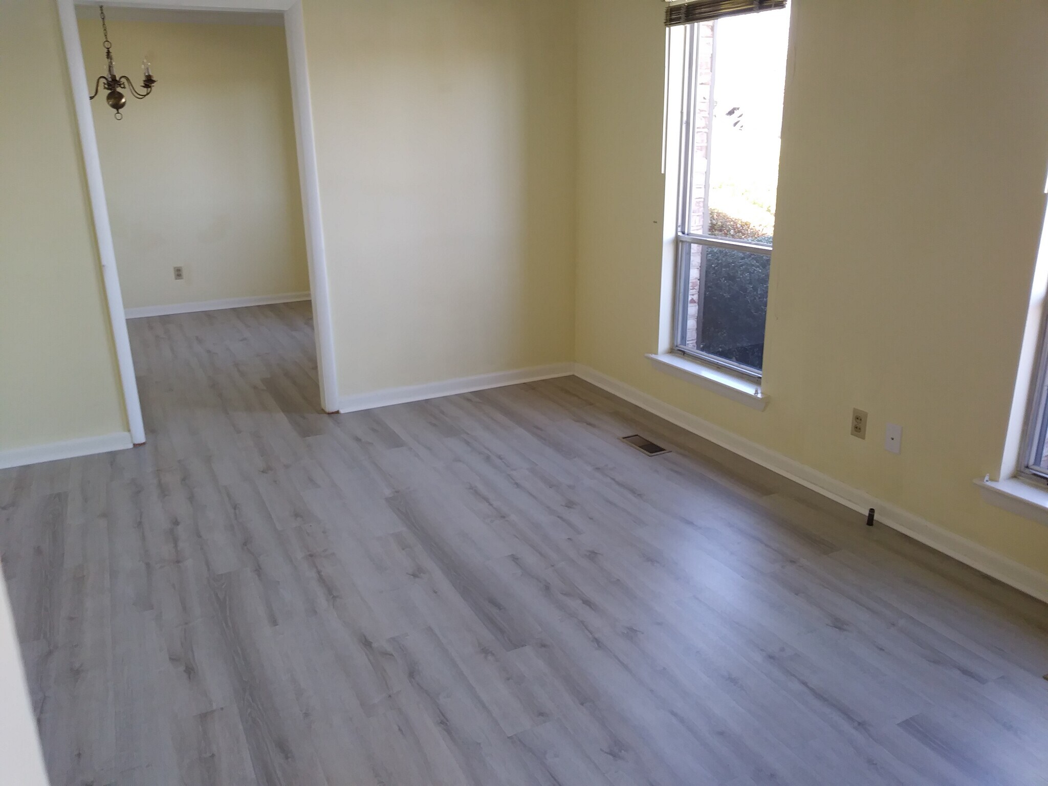 Building Photo - 2512 Sharron Dr