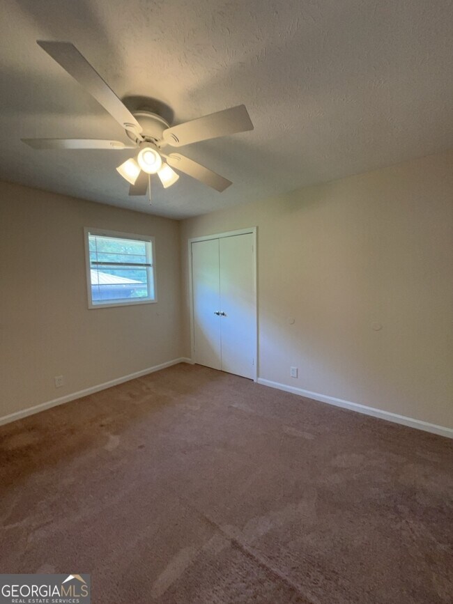 Building Photo - 1430 High Meadow Dr