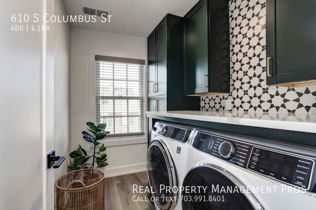 Building Photo - Stunning Corner Townhouse, Old Town Alexan...