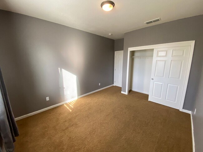 Building Photo - Elegant 2 story home in NW Visalia Coming ...