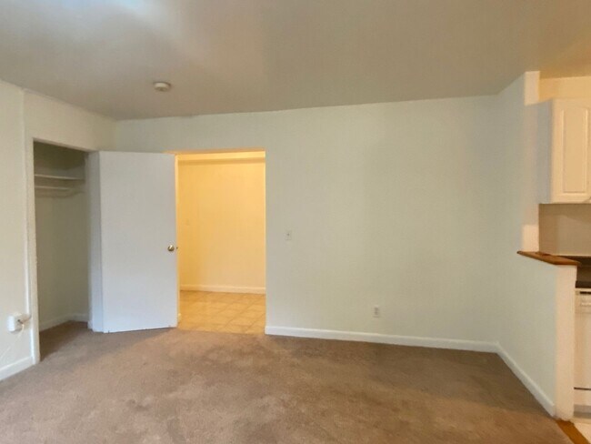 Building Photo - Nice 3 bed in Packards corner