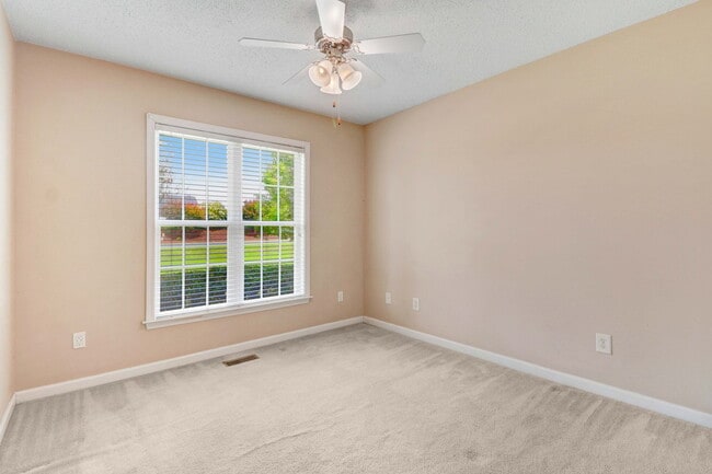 Building Photo - *DETACHED GARAGE/WORKSHOP!* Gorgeous home on HUGE acre lot in Princeton